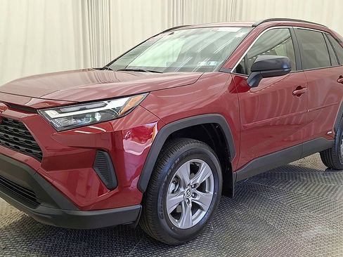 Used 2025 Toyota RAV4 LE AWD/4WD image 7