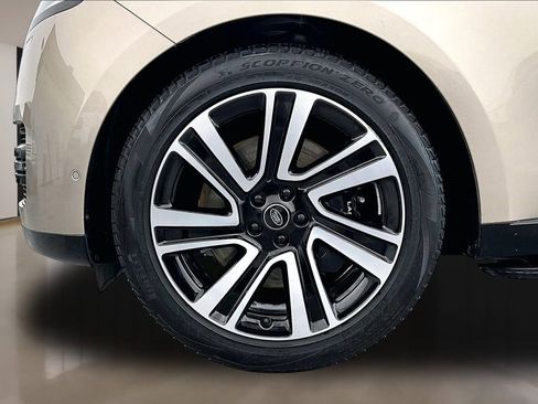 Certified 2023 Land Rover Range Rover SE image 32