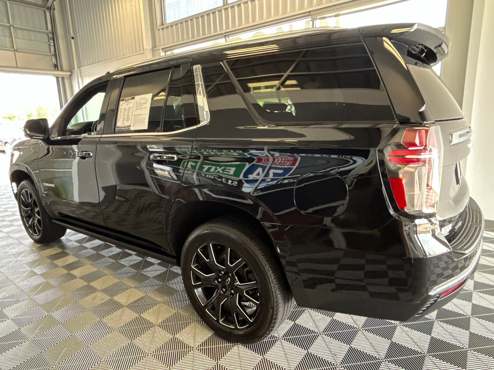 Used 2023 Chevrolet Tahoe High Country w/ Premium Package AWD/4WD image 4