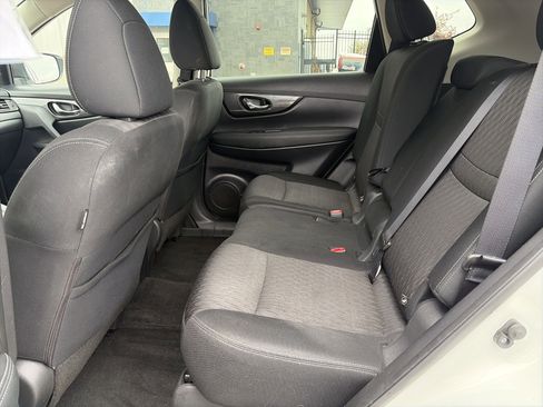 Used 2017 Nissan Rogue SV w/ SV Premium Package AWD/4WD image 24
