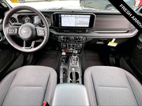 Used 2024 Jeep Gladiator Rubicon AWD/4WD image 5