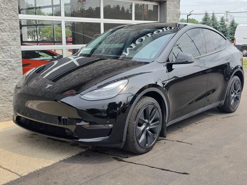 Used 2025 Tesla Model Y Long Range AWD/4WD image 1