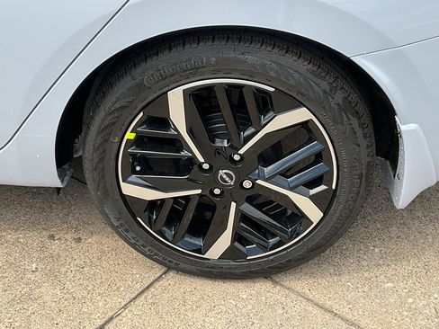 New 2025 Nissan Versa SR w/ Trunk Package image 8