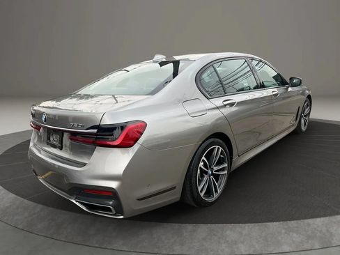 Used 2021 BMW 750i xDrive w/ Executive Package AWD/4WD image 5