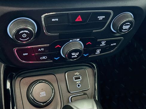 Used 2018 Jeep Compass Limited w/ Navigation Group AWD/4WD image 24