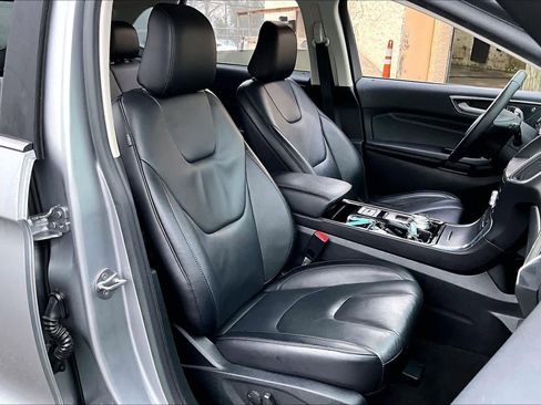 Used 2020 Ford Edge Titanium image 8