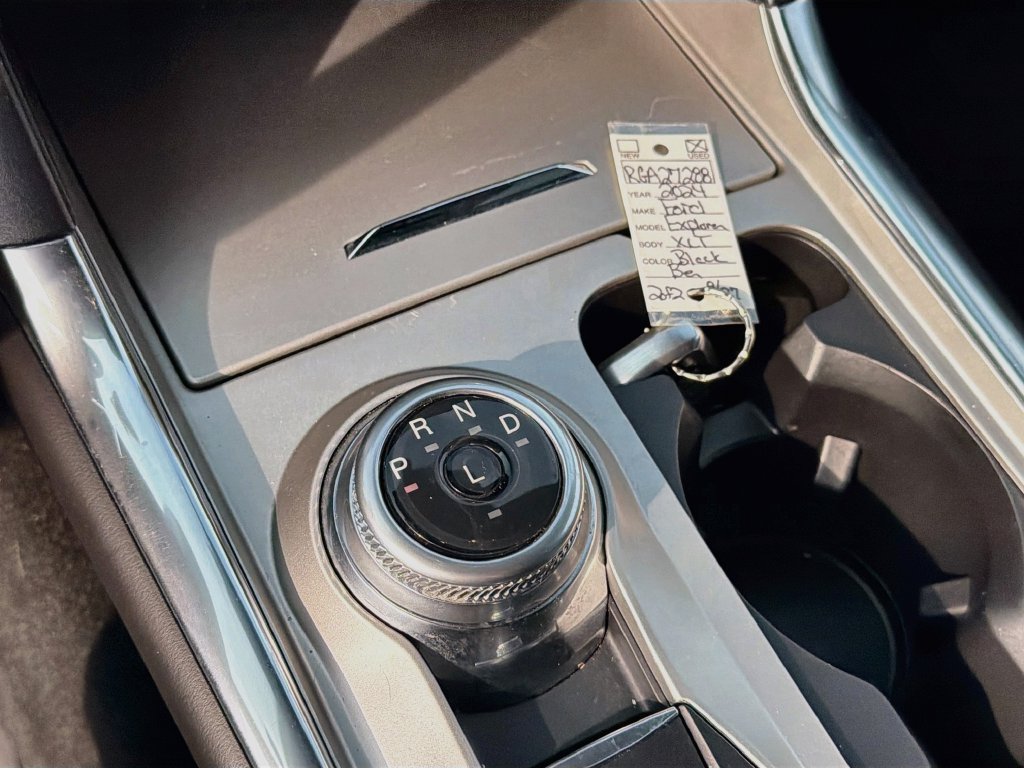 Used 2024 Ford Explorer XLT w/ Equipment Group 202A AWD/4WD image 18