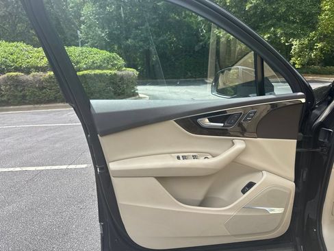 Used 2017 Audi Q7 3.0T Prestige AWD/4WD image 7