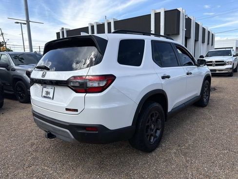 Used 2024 Honda Pilot TrailSport image 6