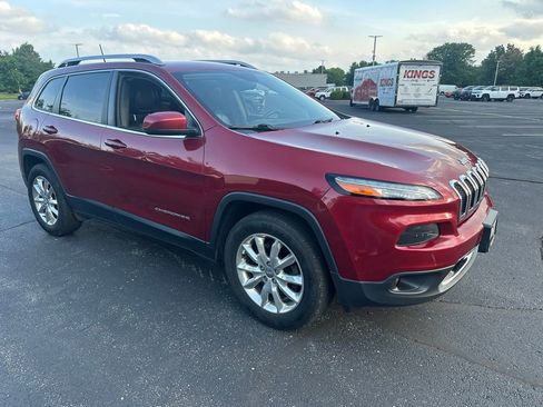 Used 2017 Jeep Cherokee Limited AWD/4WD image 2