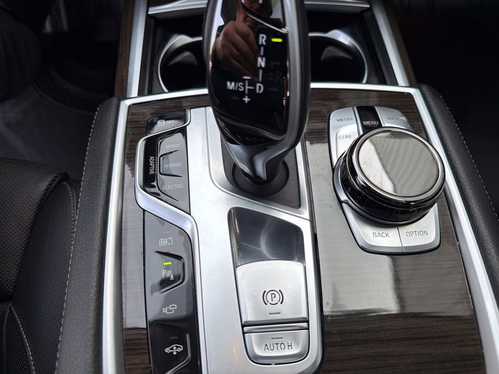 Used 2020 BMW 745e xDrive AWD/4WD image 17