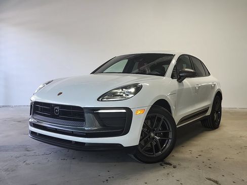 New 2026 Porsche Macan Turbo AWD/4WD image 1