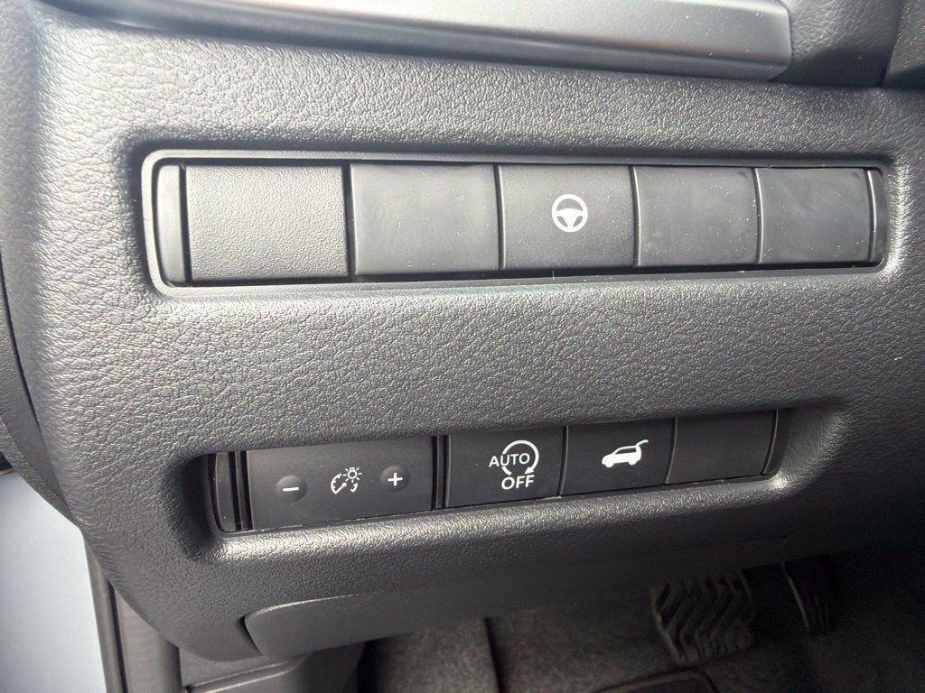 Used 2026 Nissan Rogue SV w/ Cold Weather Package AWD/4WD image 19