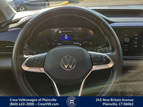 Certified 2023 Volkswagen Taos SE w/ Panoramic Sunroof Package AWD/4WD image 5