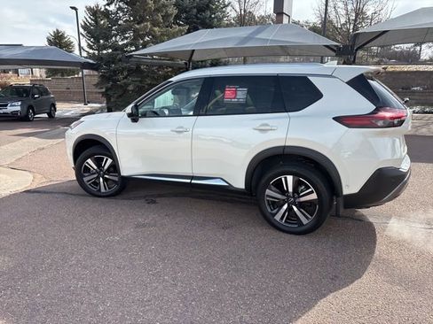 Used 2023 Nissan Rogue SL w/ SL Premium Package image 6