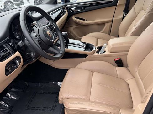 Used 2024 Porsche Macan image 15