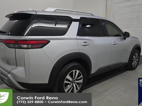 Used 2023 Nissan Pathfinder SL image 5