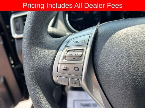 Used 2014 Nissan Rogue SV FWD image 7