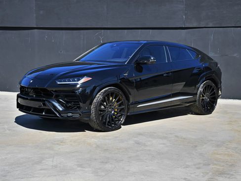 Used 2020 Lamborghini Urus AWD/4WD image 1