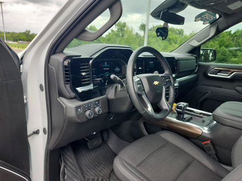 Certified 2025 Chevrolet Silverado 1500 LT AWD/4WD image 14