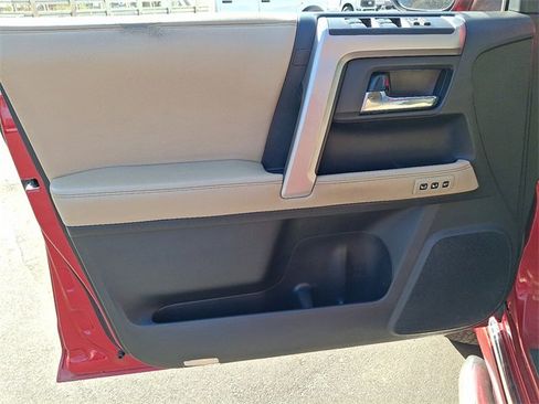 Used 2016 Toyota 4Runner Limited image 12