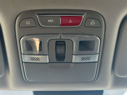 Used 2025 Kia Telluride S FWD image 30