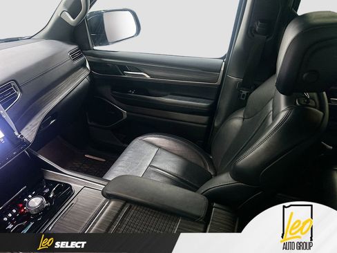 Used 2024 Jeep Wagoneer Series III image 24