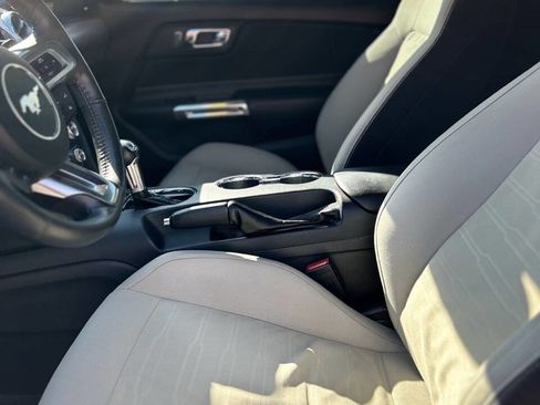 Used 2017 Ford Mustang Coupe image 18