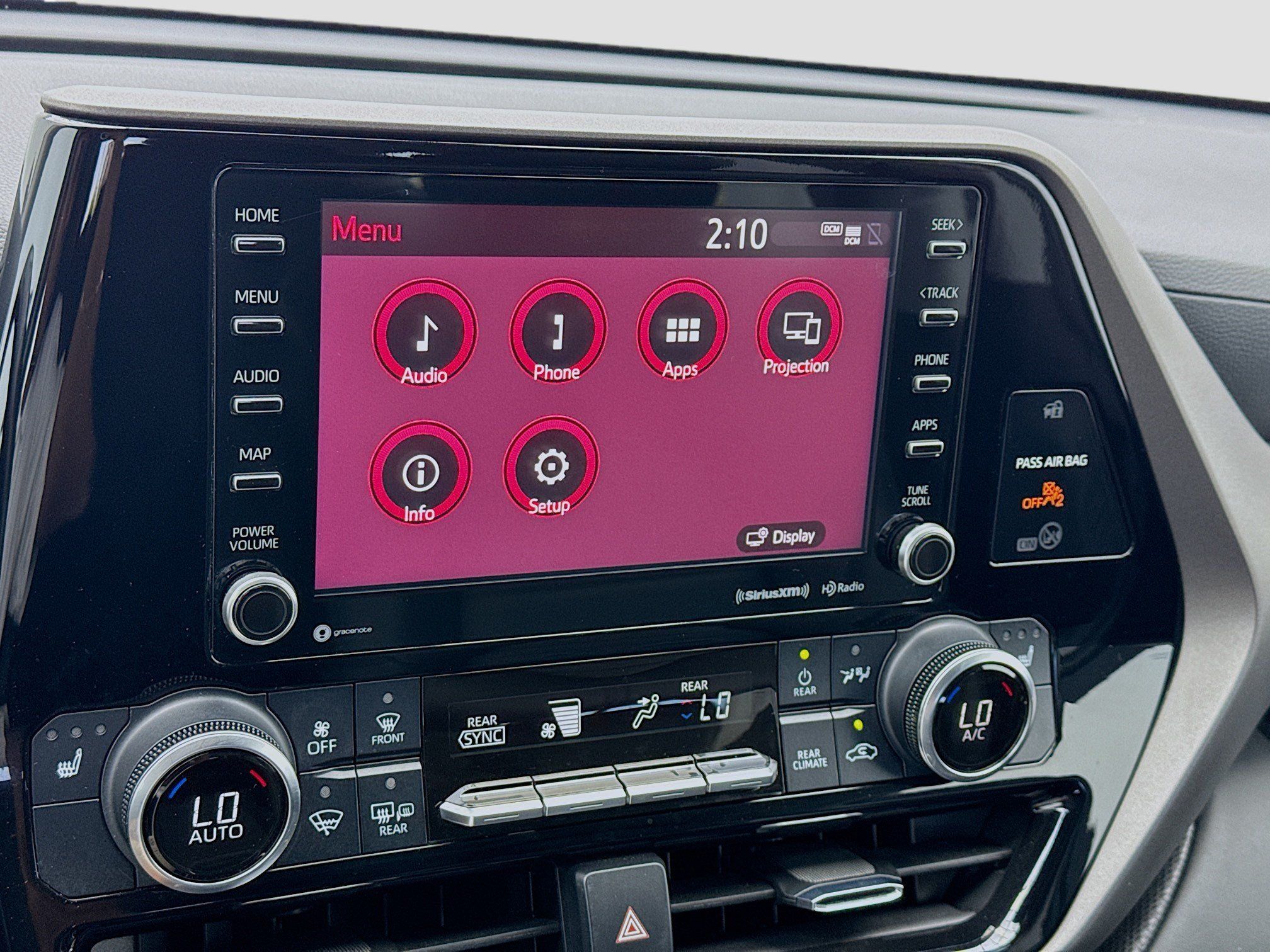 Used 2022 Toyota Highlander XLE FWD image 9