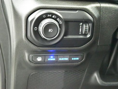 Used 2023 Jeep Wrangler Unlimited Sahara w/ Cold Weather Group AWD/4WD image 13
