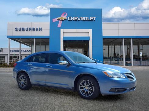 Used 2011 Chrysler 200 Limited FWD image 4