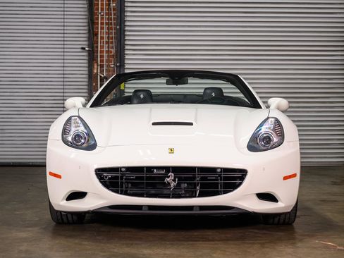 Used 2014 Ferrari California image 10