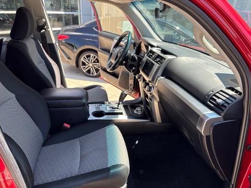 Used 2019 Toyota 4Runner SR5 AWD/4WD image 30