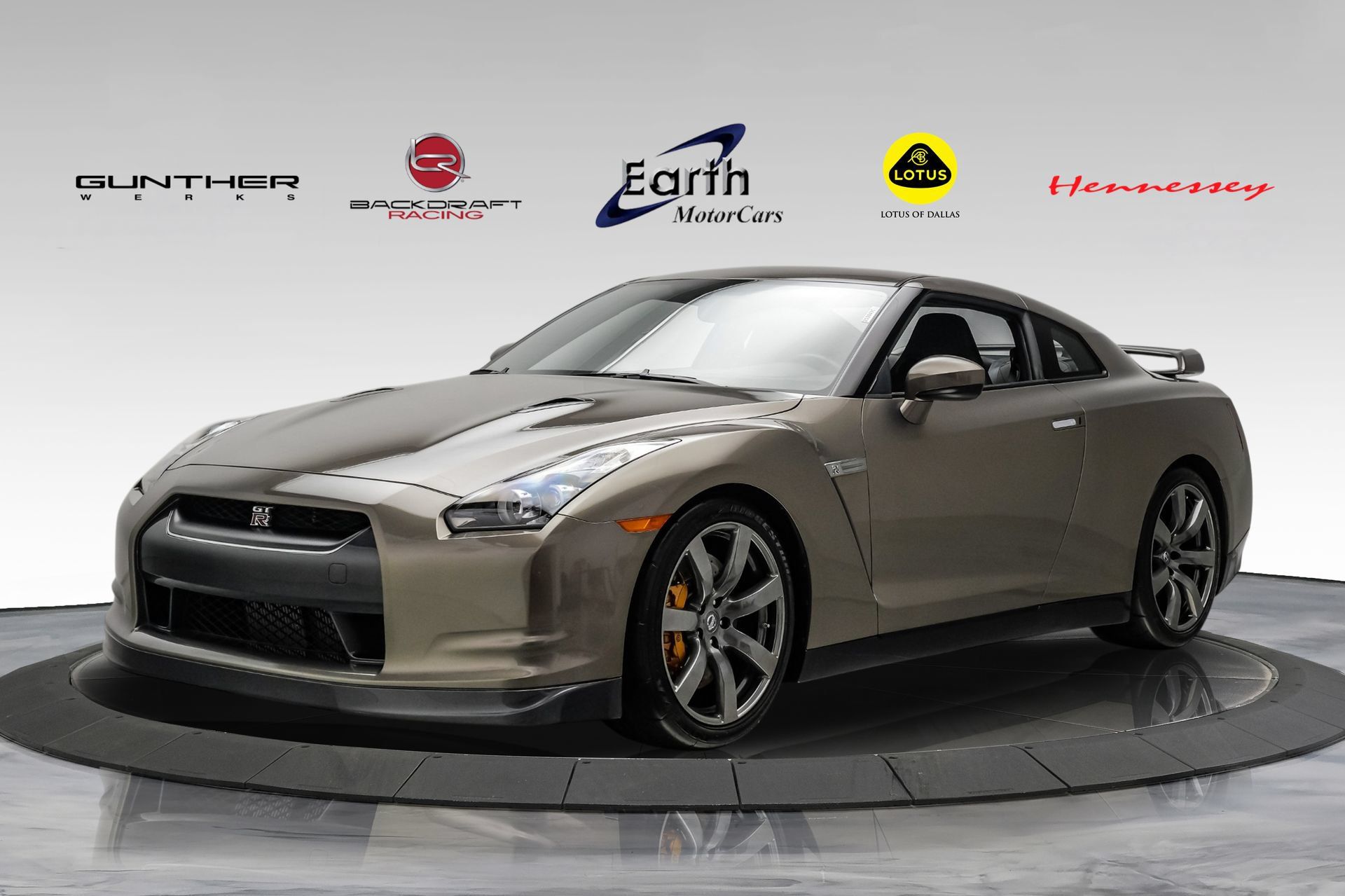 Used 2009 Nissan GT-R Premium AWD/4WD image 1