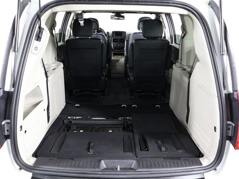 Used 2020 Dodge Grand Caravan SXT FWD image 16