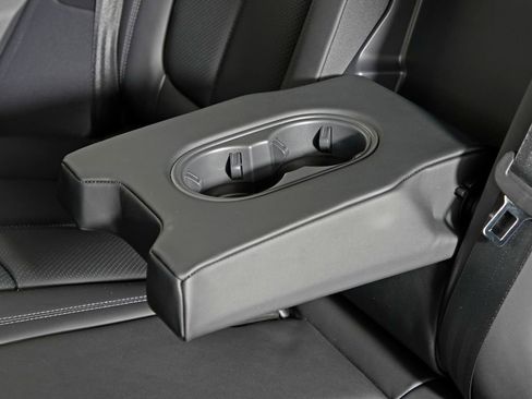 New 2026 Porsche Macan image 33