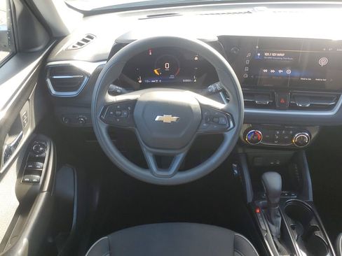 Used 2025 Chevrolet TrailBlazer LT AWD/4WD image 26