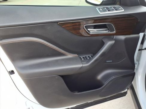 Used 2020 Jaguar F-PACE Prestige image 21