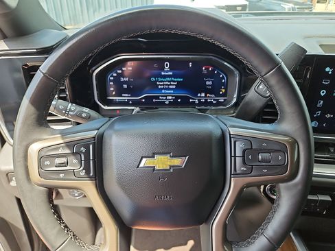 Used 2024 Chevrolet Silverado 2500 High Country w/ Technology Package AWD/4WD image 13