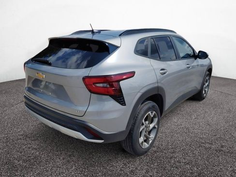 Used 2025 Chevrolet Trax LT FWD image 7