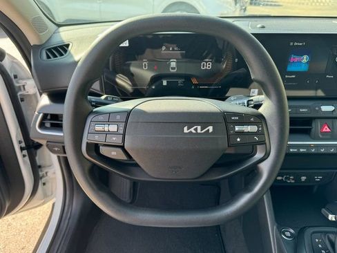 New 2025 Kia K4 FWD image 24
