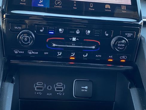 Used 2023 Jeep Grand Cherokee Overland image 24