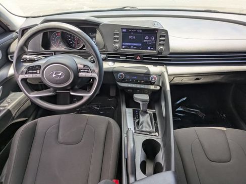 Used 2022 Hyundai Elantra SEL FWD image 15