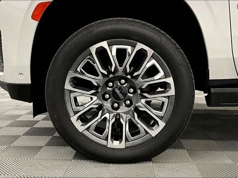 Used 2023 GMC Yukon Denali Ultimate AWD/4WD image 10