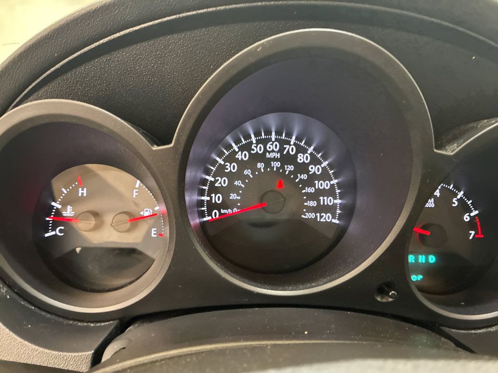 Used 2010 Chrysler Sebring Touring FWD image 12