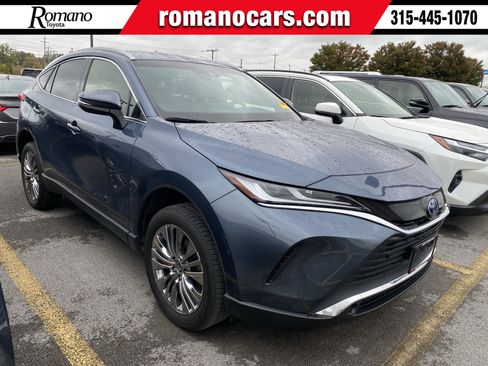 Used 2022 Toyota Venza XLE image 1