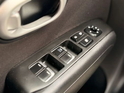 Used 2018 Kia Soul FWD image 39