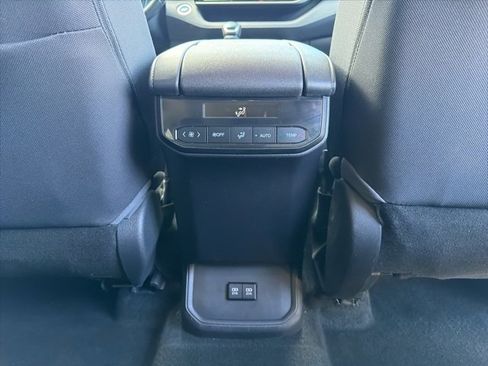 Used 2021 Toyota Highlander LE image 16