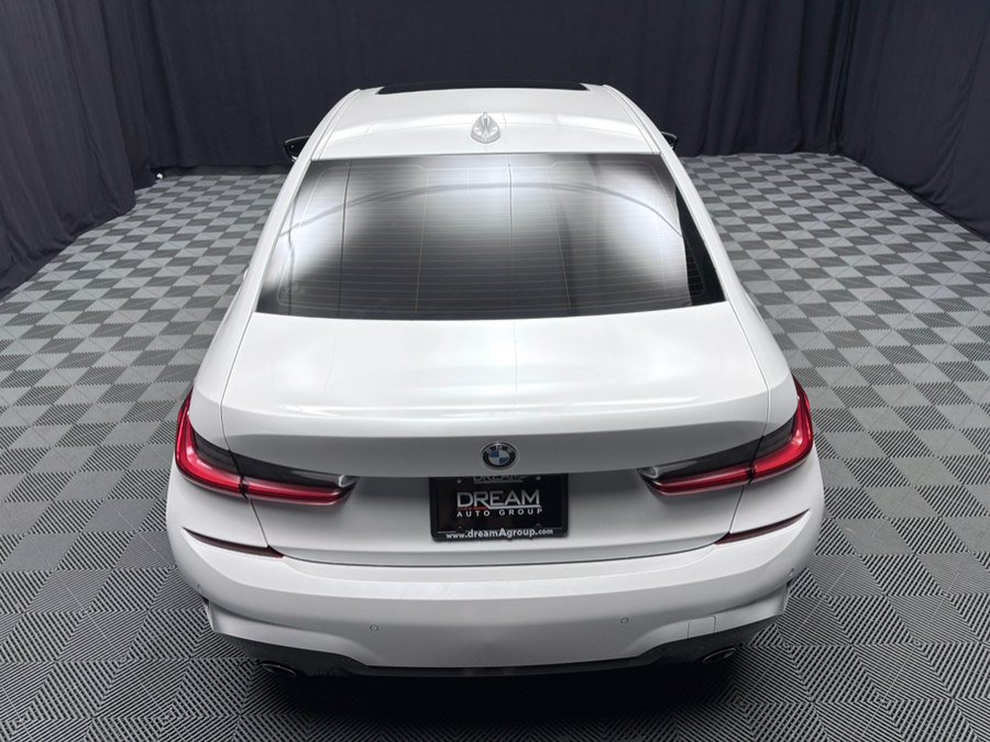 Used 2021 BMW 330i xDrive  w/ M-Sport Package w/ M Sport Package AWD/4WD image 4