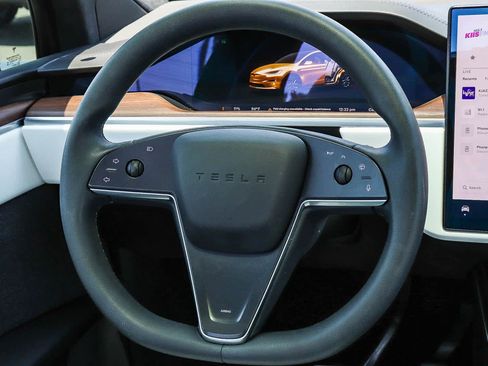 Used 2022 Tesla Model X AWD/4WD image 18
